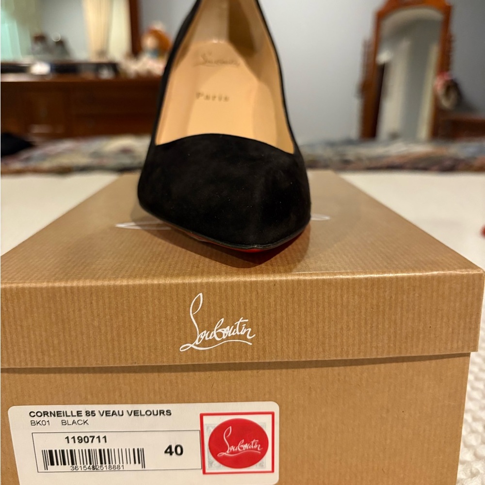 BRAND NEW Christian Louboutin Black Veau Velours Heels